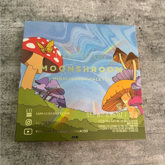 ✨ Lunar Beauty Moonshroom Highlighter Palette by Manny MUA - 13 g / 0.46 oz - Picture 2 of 6